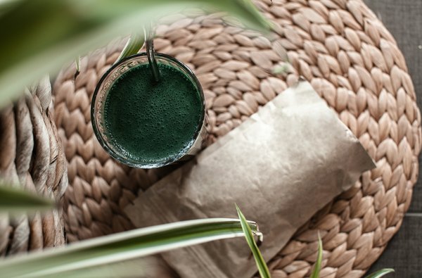 Comment l'intégration de la spiruline dans l'alimentation peut-elle améliorer les performances sportives et la santé globale?